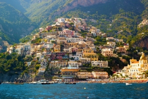 zeiljacht-huren-italie-Positano-strand-1.jpg