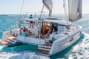 catamaran huren met schipper