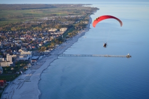 paragliding-4851228_1920.jpg